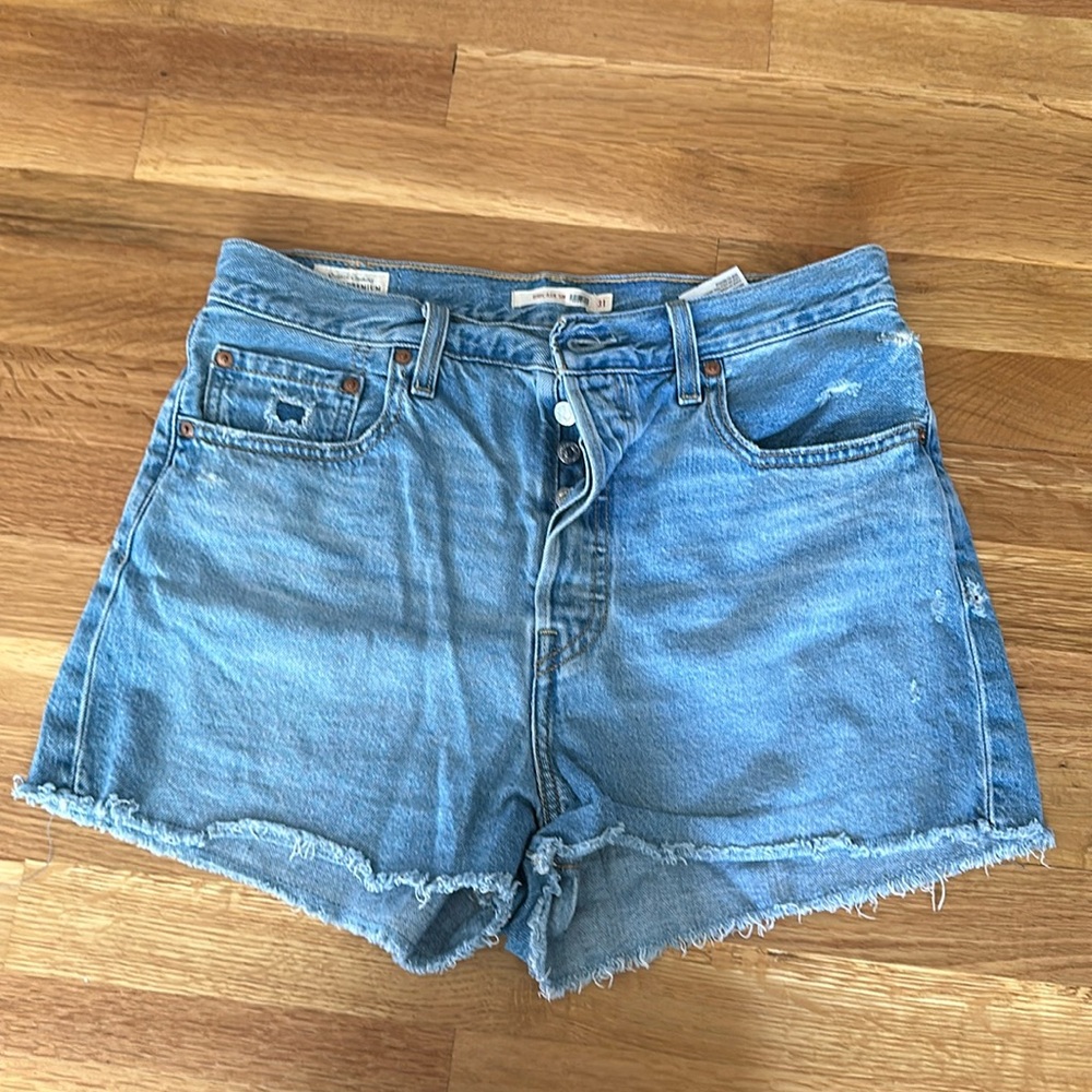 Levi’s Ribcage Shorts
